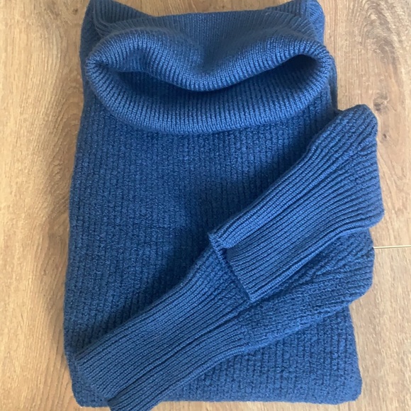 Aritzia Wilfred Merino wool sweater size small - Picture 7 of 7